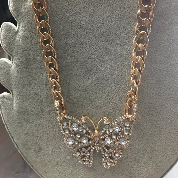 Butterfly Necklace Heavy Rope Chain = Goldtone NEW  Dr 6 In  Black Box - Picture 1 of 12